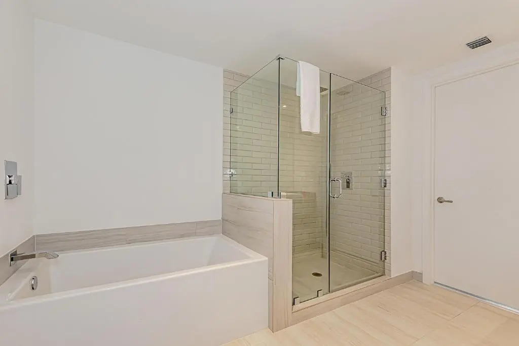 5 * Front OCEAN View - 34th TOP FLOOR: Brand New 2BR