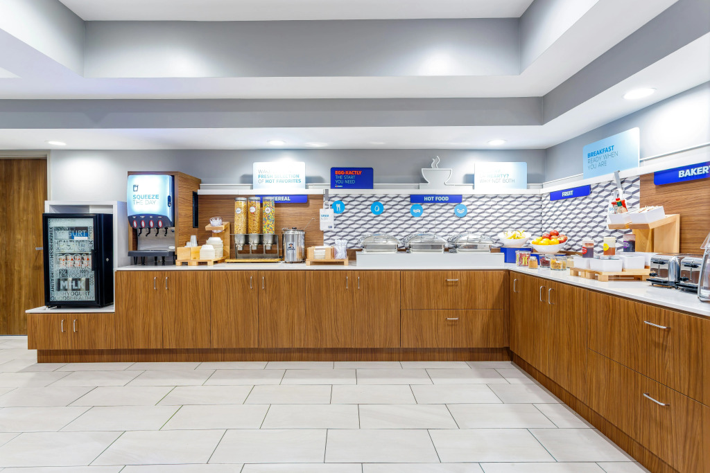 Holiday Inn Express & Suites Lancaster by IHG