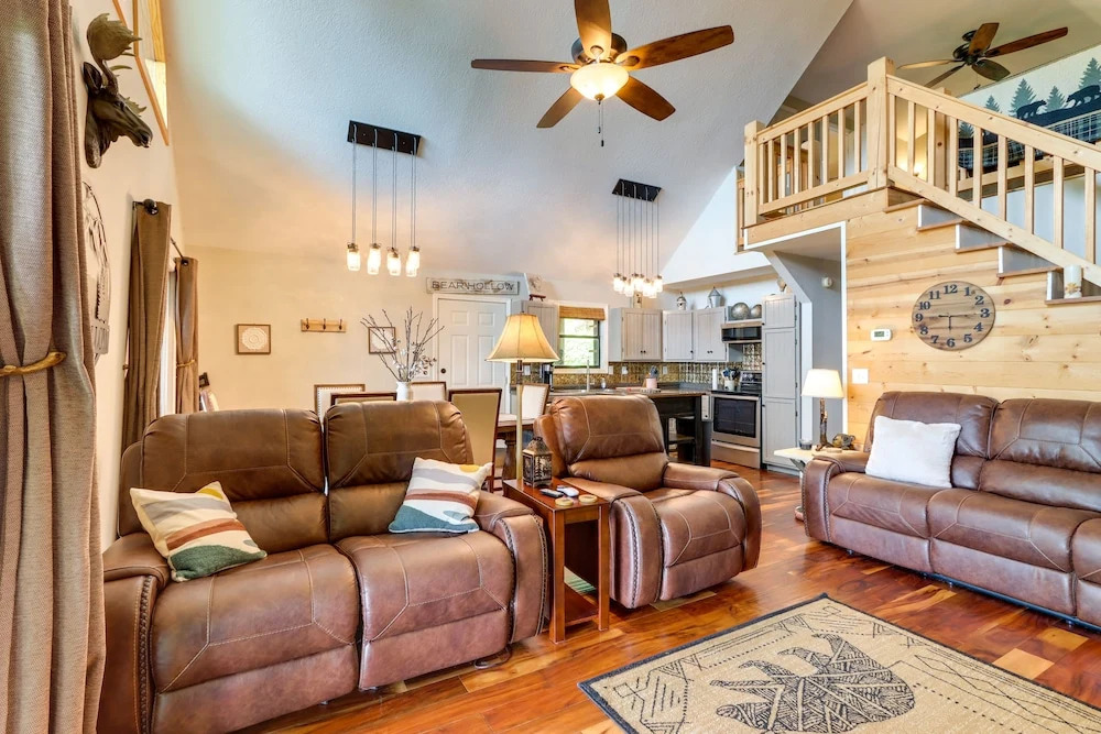 Cozy Murphy Cabin w/ Decks & Mountain Views!
