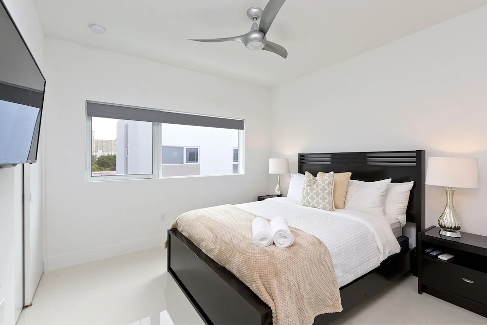 1387 N Ocean Townhouse - 4 Br townhouse by RedAwning