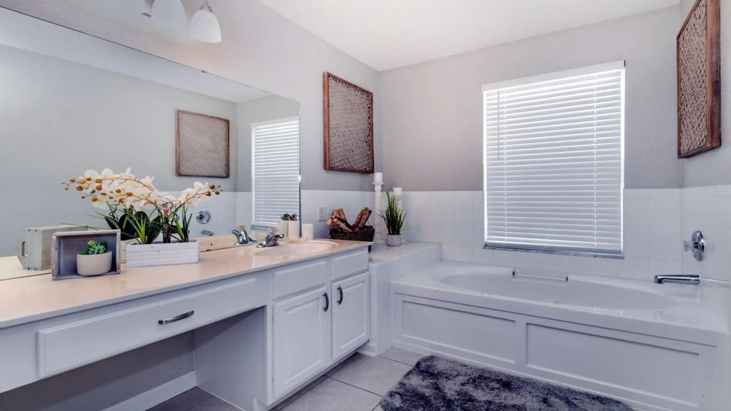 Modern 7BR Villa w Pool greenview close to Disney