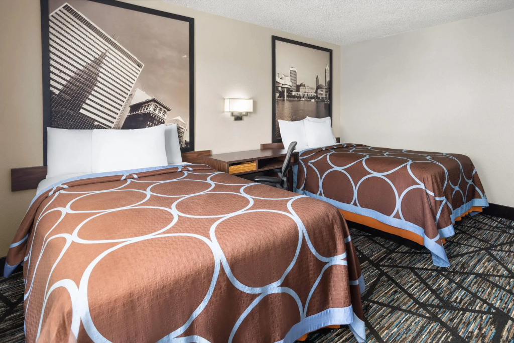 Super 8 by Wyndham Mentor/Cleveland Area