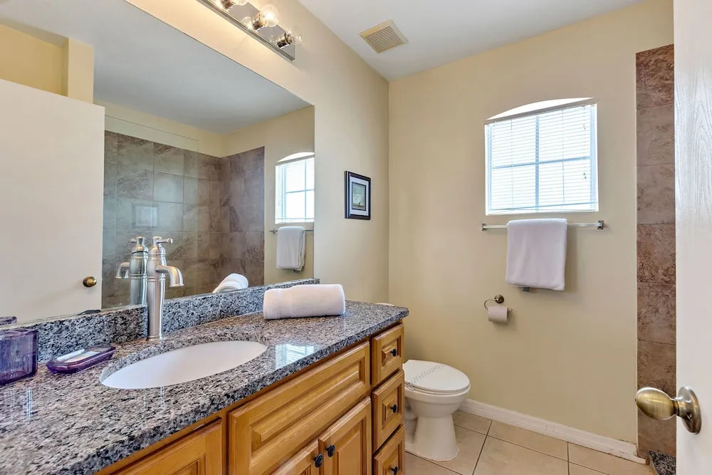 2 Downstairs Masters, 5 bed Pvt Pool Games Room