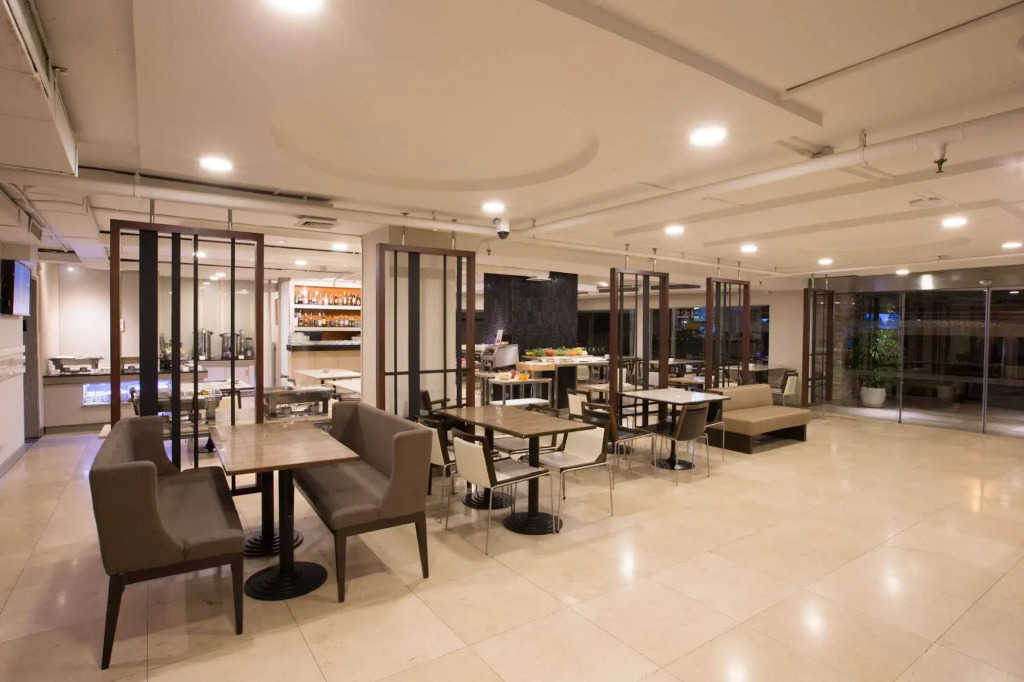 Seasons Siam Hotel