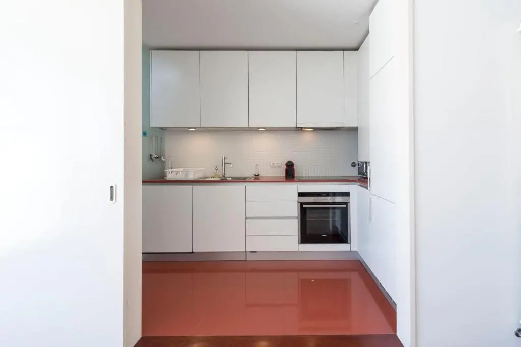 LovelyStay - Casas Brancas - Modern Apartment with Balcony & free private parking