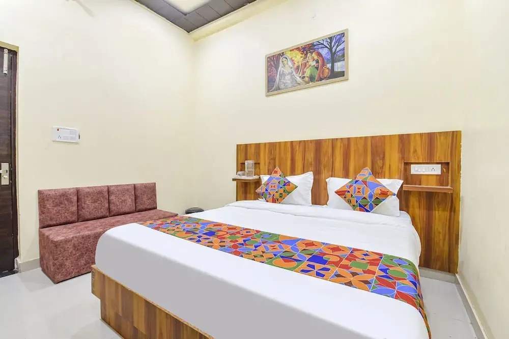 Hotel RK Residency Near,Prem mandir,Keli kunj & Bankey bihari Budget hotel in vrindavan