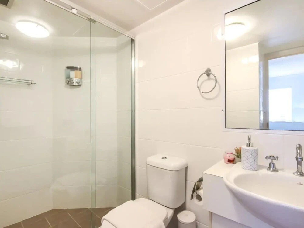 Newly Renovated Unit 250m To The Beach
