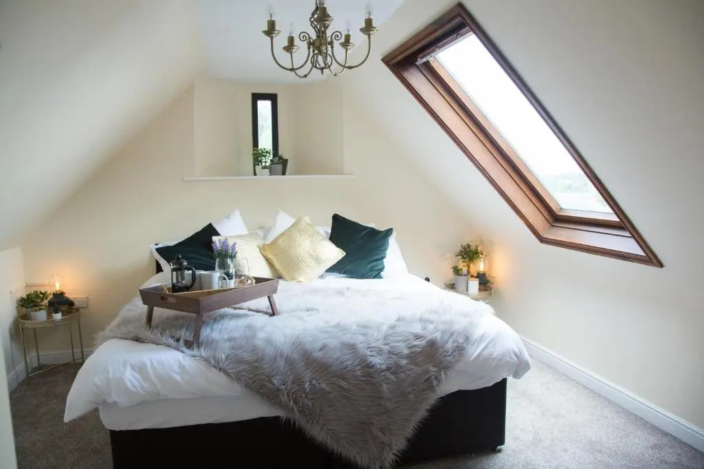 Central Penthouse in Converted Church - Free parking - Free WiFi