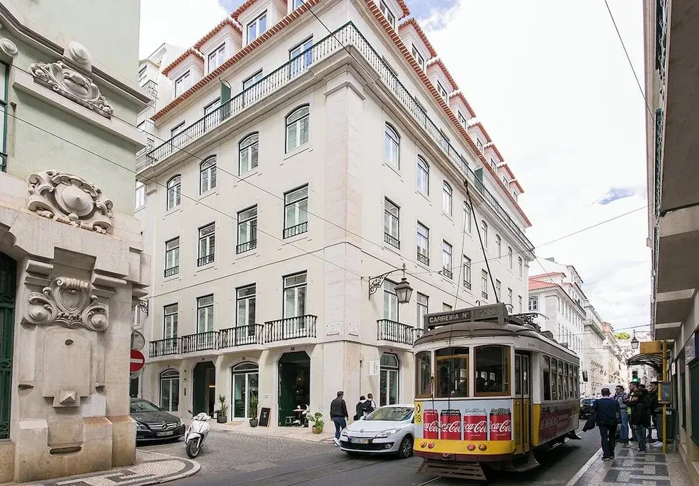 JOIVY Sunny 1-bed flat w/terrace&sea view in Baixa, 3mins to Arco da Rua Augusta
