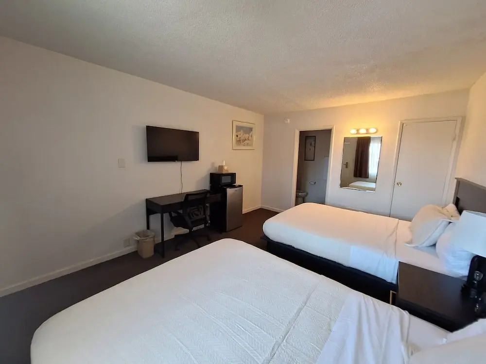 Leisure Lodge Motel