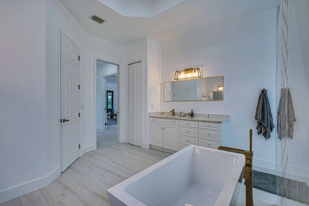 Dock + Lanai: Waterfront Escape in Cape Coral!