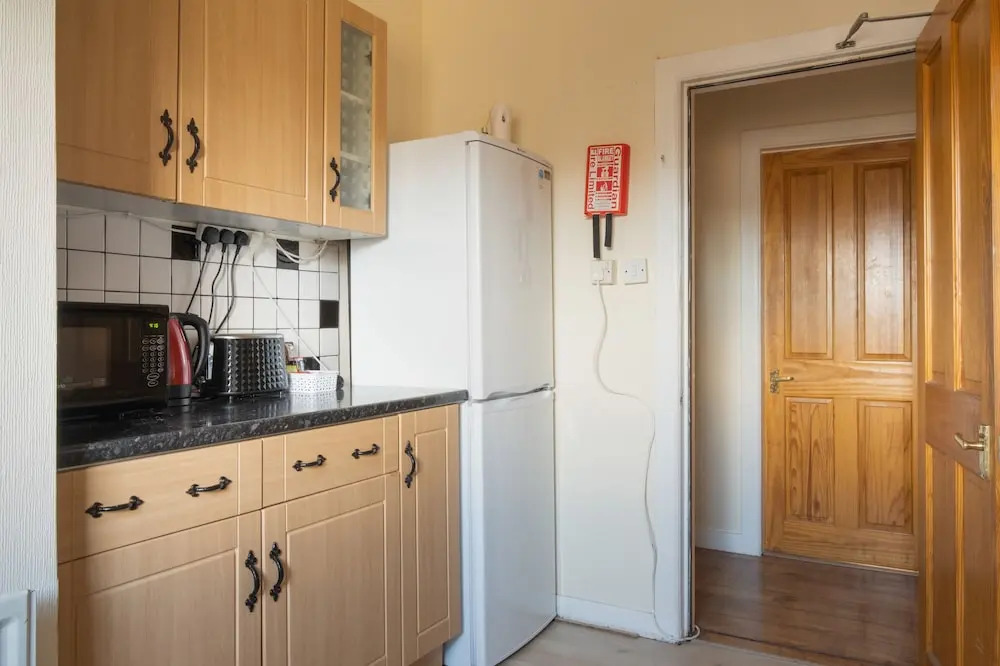 Novelty Suites - Roslin Street