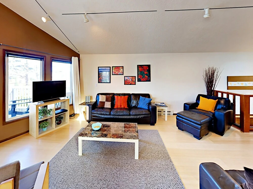 6125 Short Ave House by RedAwning