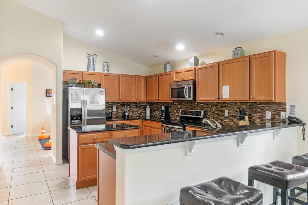 5 Bedrooms 3 Bathrooms Veranda Palms 4458 Np