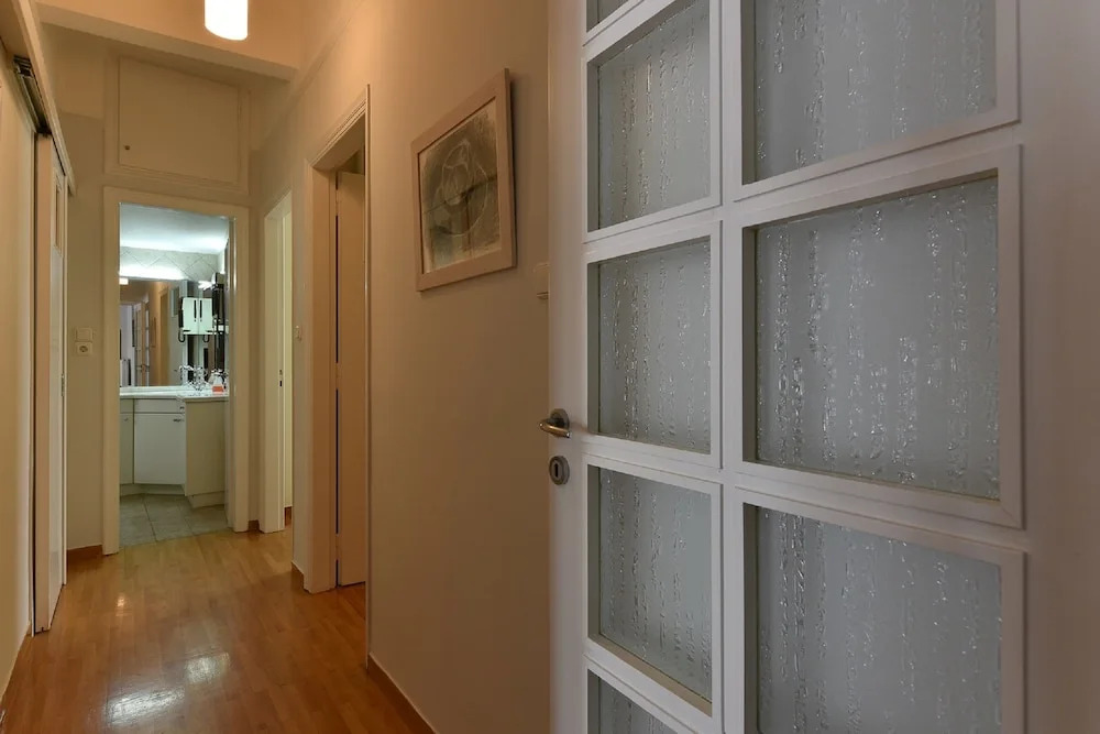 Victoria Square Apartment 2 Bedrooms 1.5 Bathroom Apts