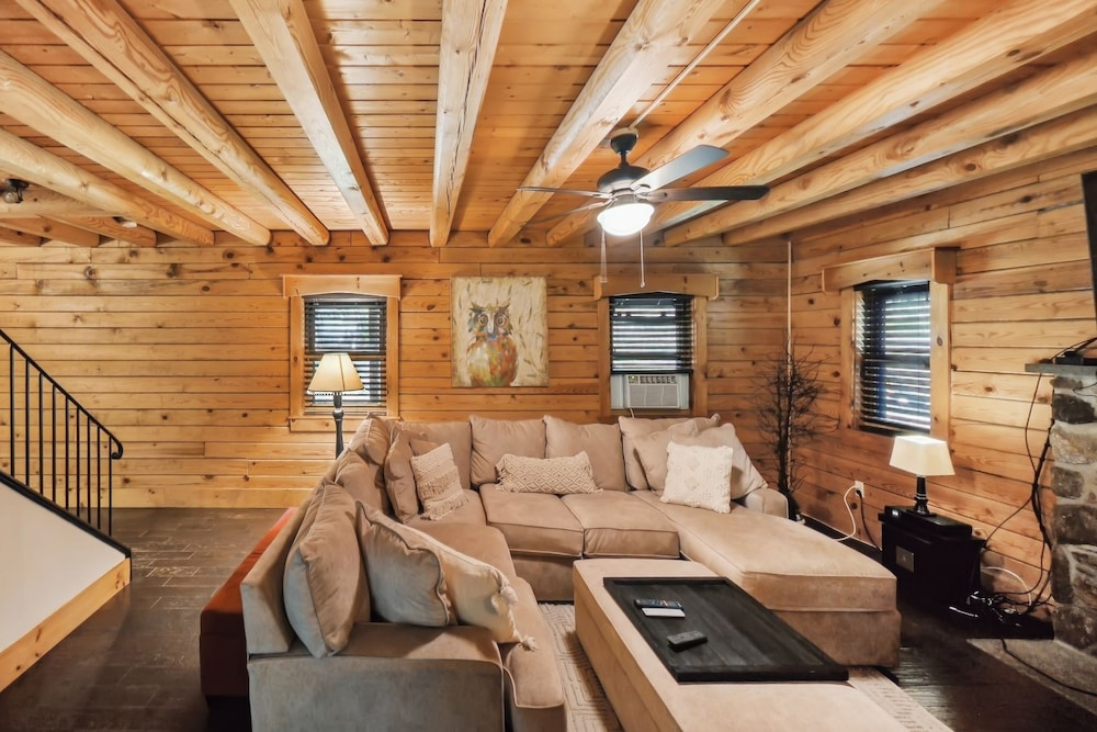 Cushing Home Family Cabin Near Wachusett Mtn 4 Bedroom Home
