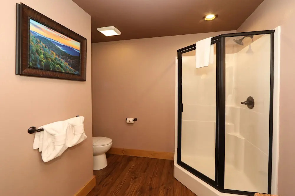 Hilltop Haven - Four Bedroom Chalet