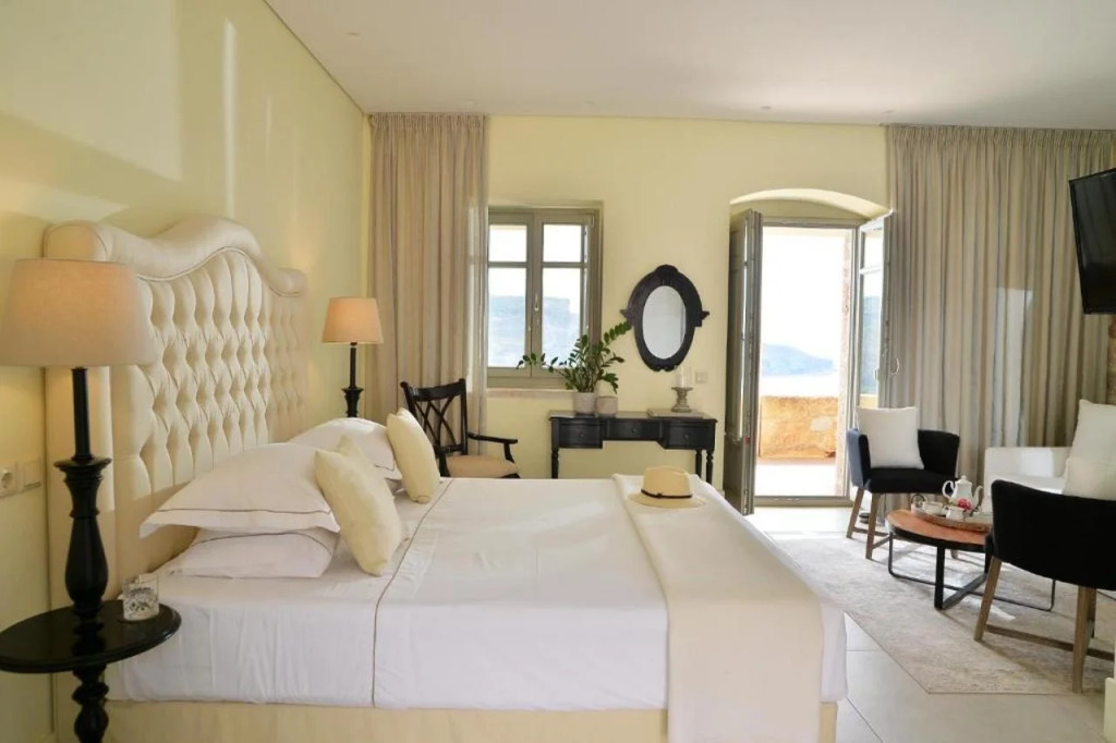 Akrolithi Boutique Hotel