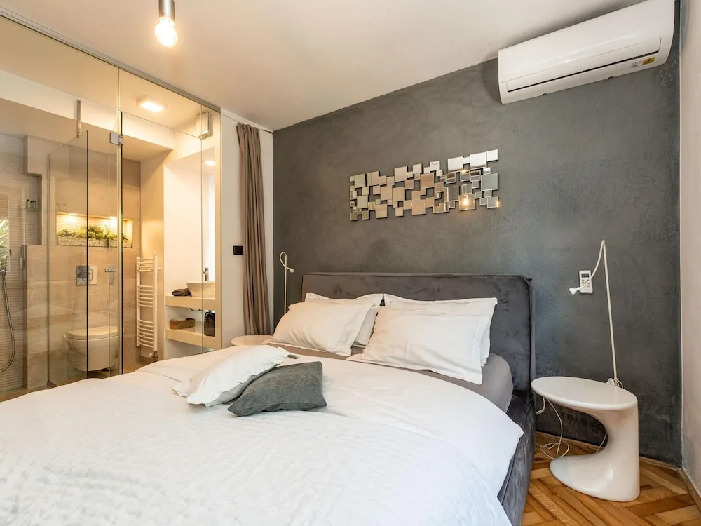 Exquisite Villa with Private Pool in Zadar