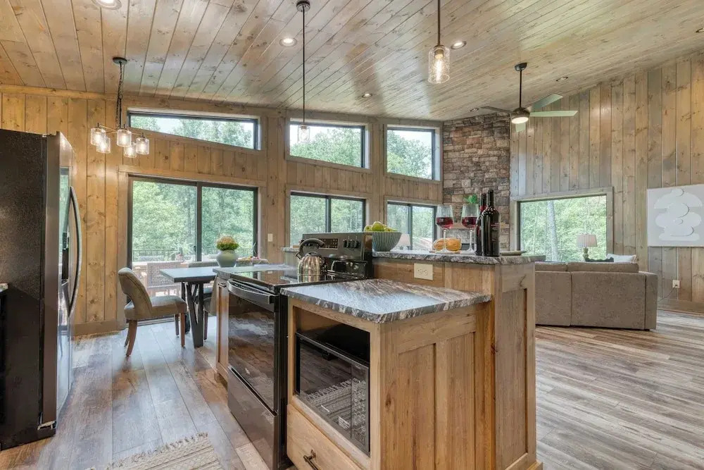 Luxe Cabin w/ Hot Tub, Views & Game Room Sleeps 10 Do Good Holler by Avantstay