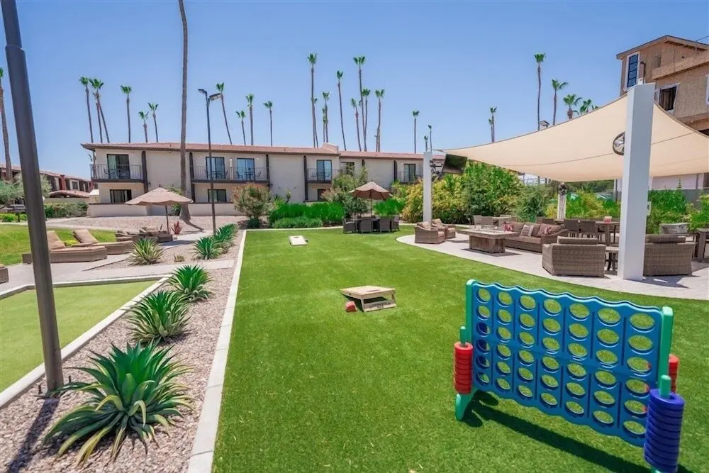 101 -Fully Furnished 1BR Suite-Prime Location! by RedAwning