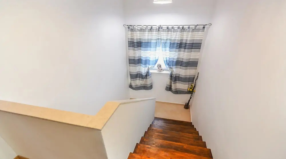 Villa Martin - Fast WiFi, Near restaurant, Fenced Yard, Pavilion, Center of Village
