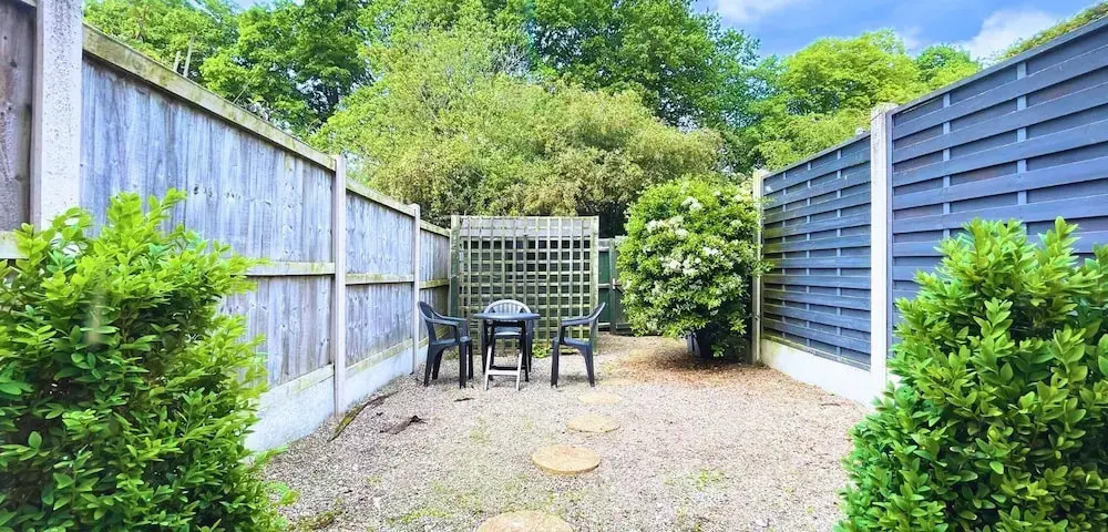 2 Bedrooms - 3 Beds - Quiet Retreat - Parking