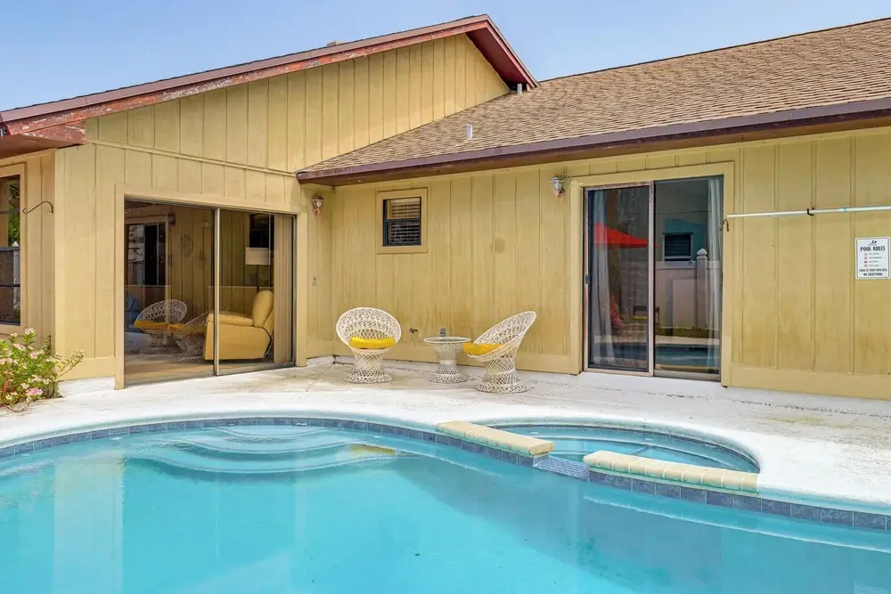 1 Mi to Dtwn Stuart: Bright Home w/ Pool & Spa!