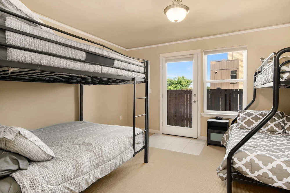 Seattle Vacation Home: Life's A Game