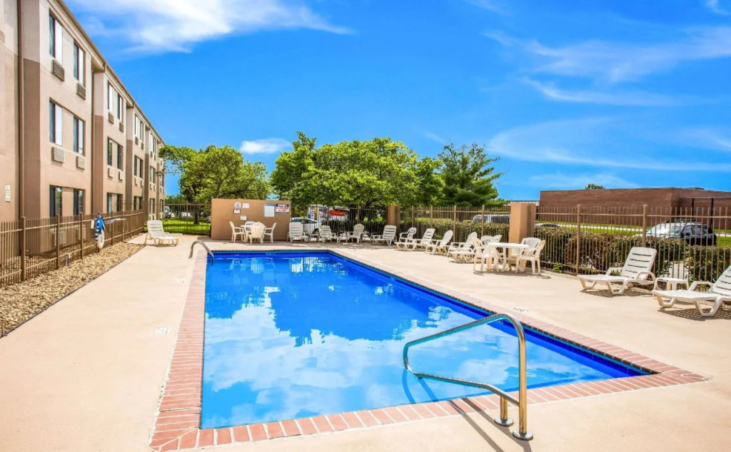 Quality Inn Kansas City International Airport