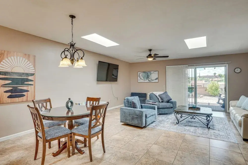 Quiet Townhome w/ Mountain Views in Green Valley