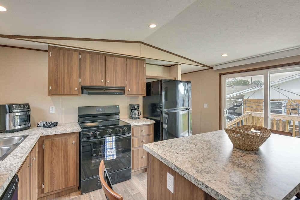 2 Mi to Ocean! Family-friendly Emerald Coast Haven