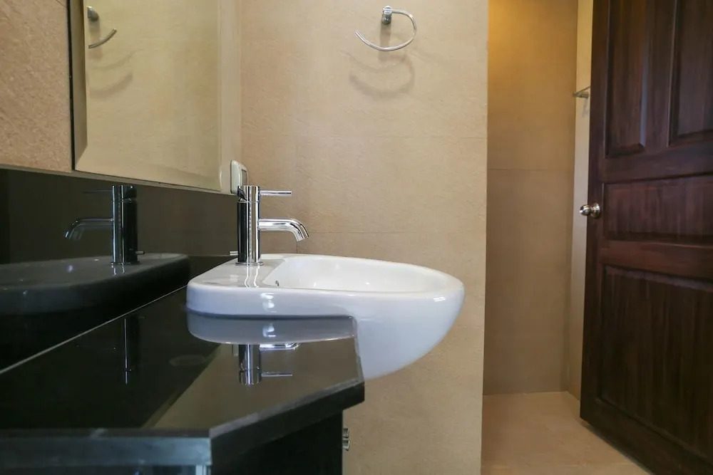 4 Br Private Villa in V49 Pattaya w/ Village Pool
