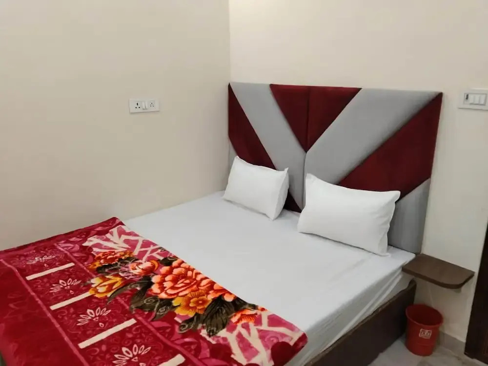 Rudraksha Paying Guest House