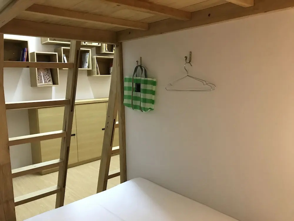Cao Ji Book Inn Hostel