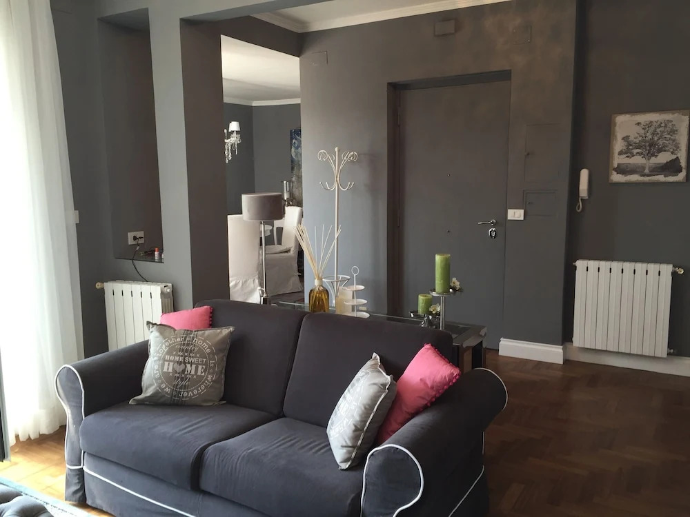 Big Tree Luxury Apartment