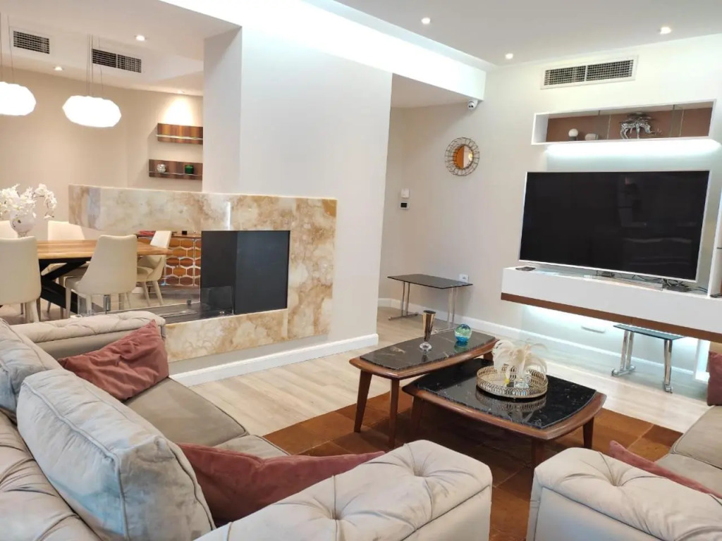 Lake Drive Rooms&Apartments