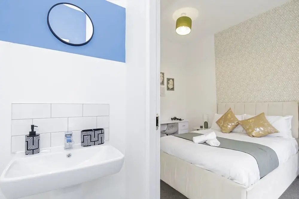 Stunning 3 Bedroom Home in Balsall Heath With Patio and Central Heating