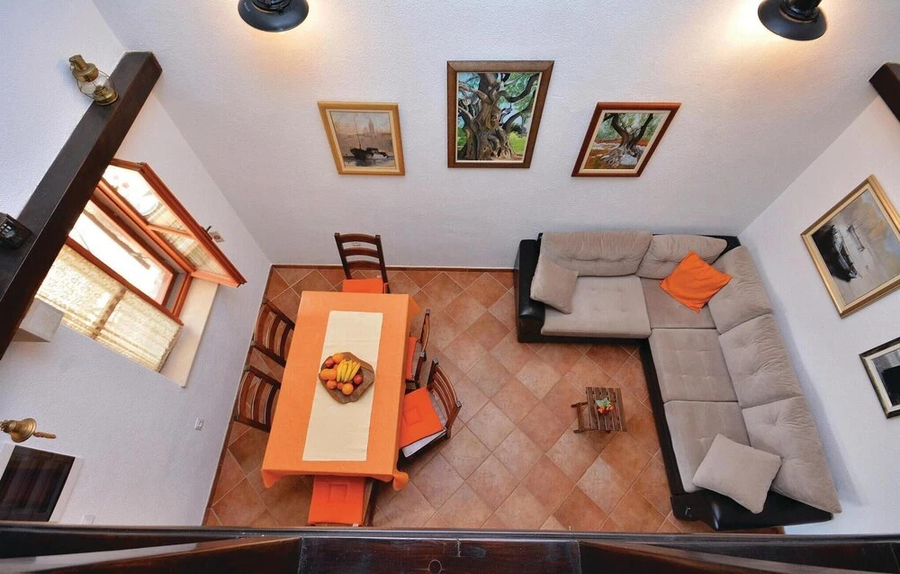Cozy Home In Stari Grad