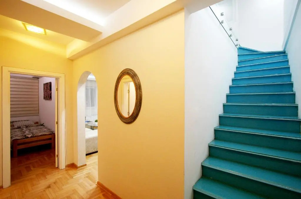 Apartment Colossus