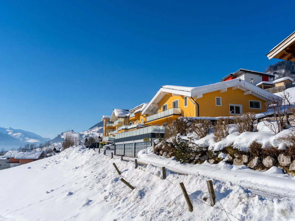 Hilltop apartment in Piesendorf with balcony