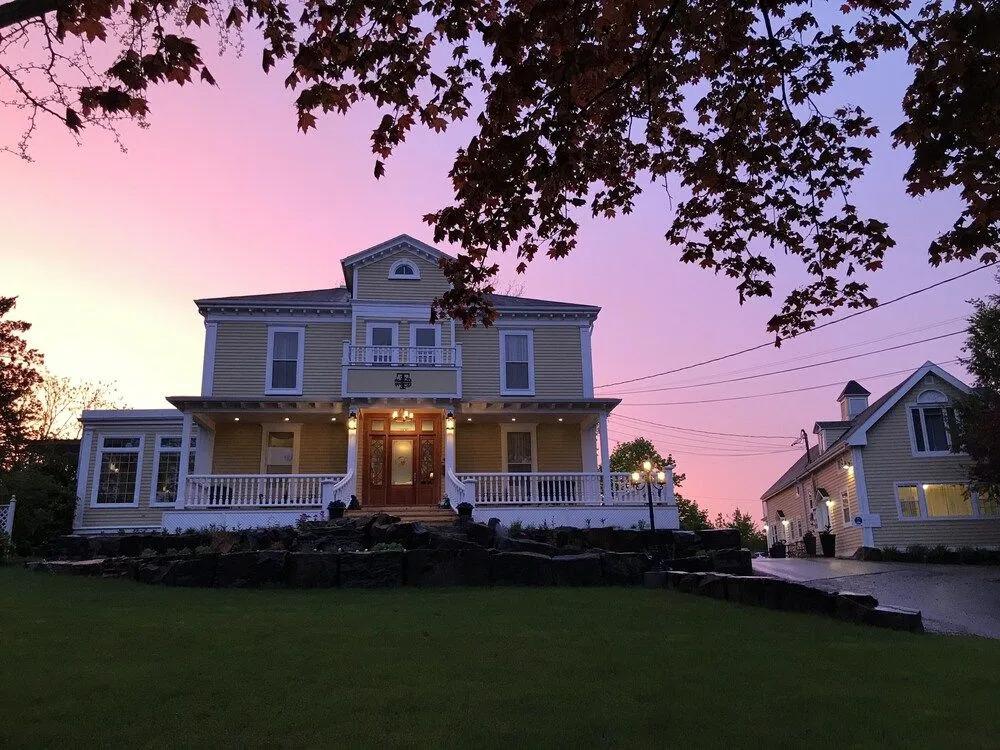 Tattingstone Inn