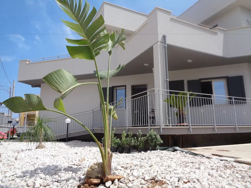 Eryx Apartments