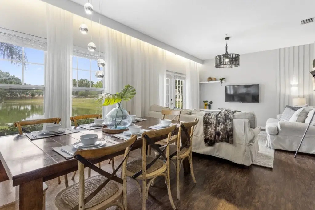 4 Bd 3 Ba Lucaya Village 26-108