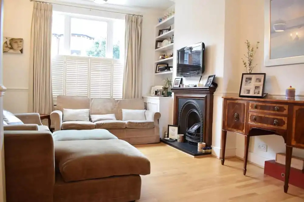 5 Bedroom Family Home Near Wimbledon