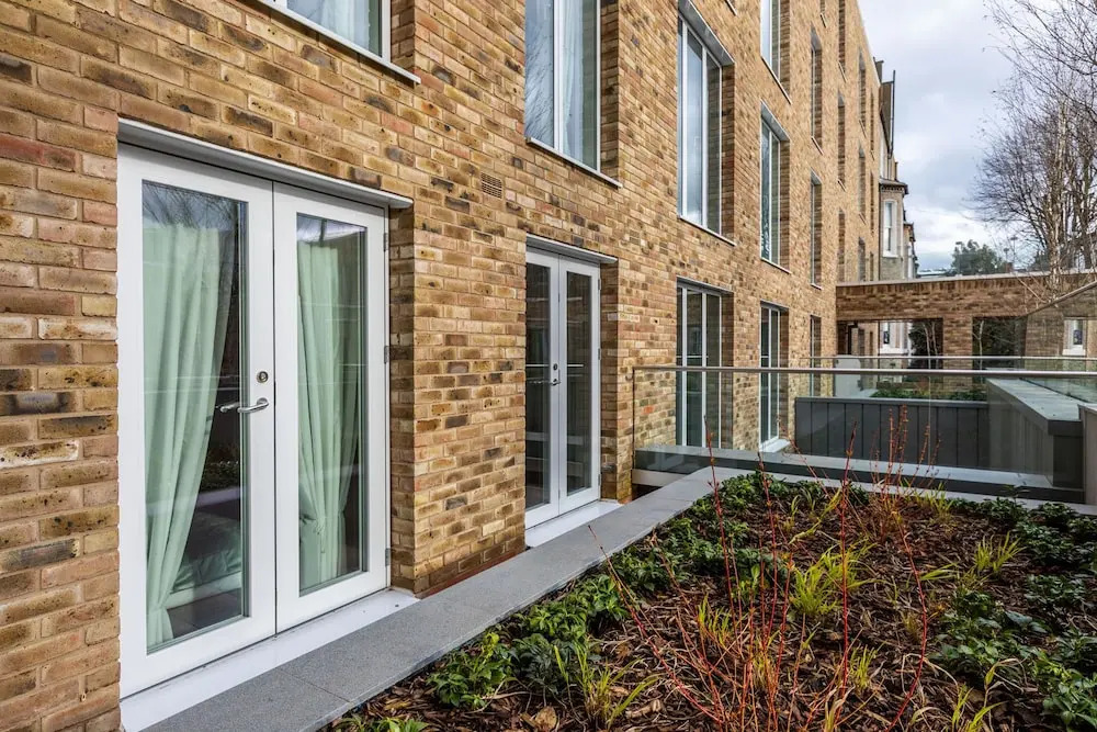 Luxury 1 Bed Apartment in Olympia Kensington