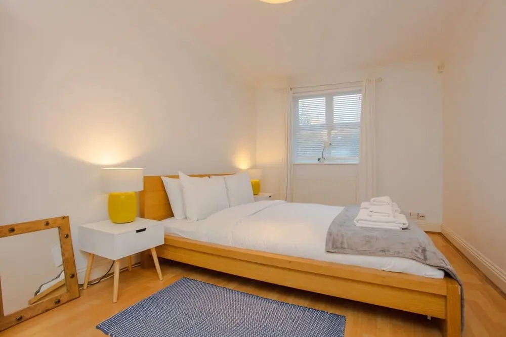 Contemporary 1 Bedroom Flat in Camberwell Oval