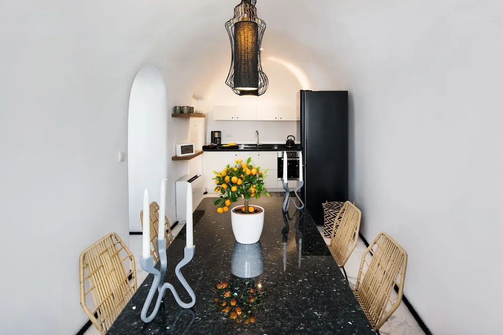 Fira 2-Bed Villa Sleeps 4 Hot Tub & Pet Friendly