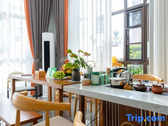 Xiangshan Xilai Homestay (People's Square Subway Dancheng Station)