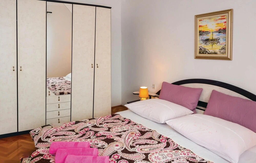 Cozy Home In Banjol With Wifi